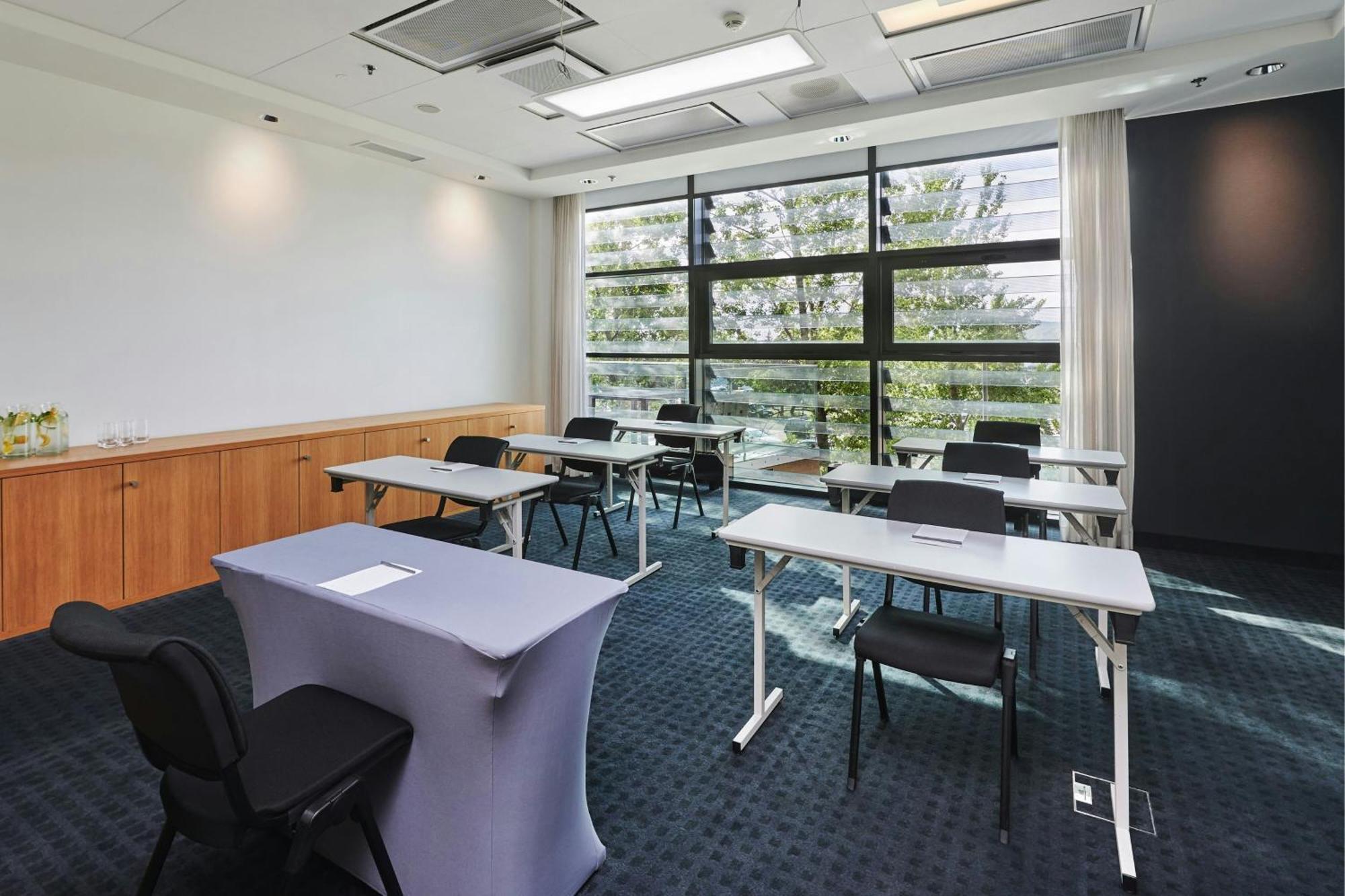 Готель Courtyard By Marriott Waterfront 4*