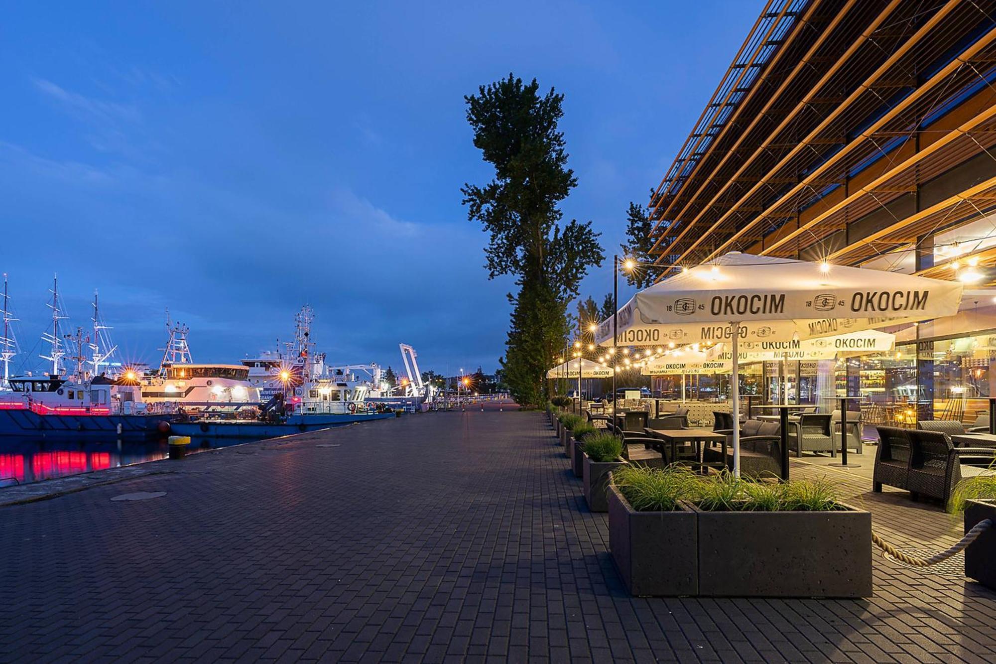 Courtyard By Marriott Waterfront Готель