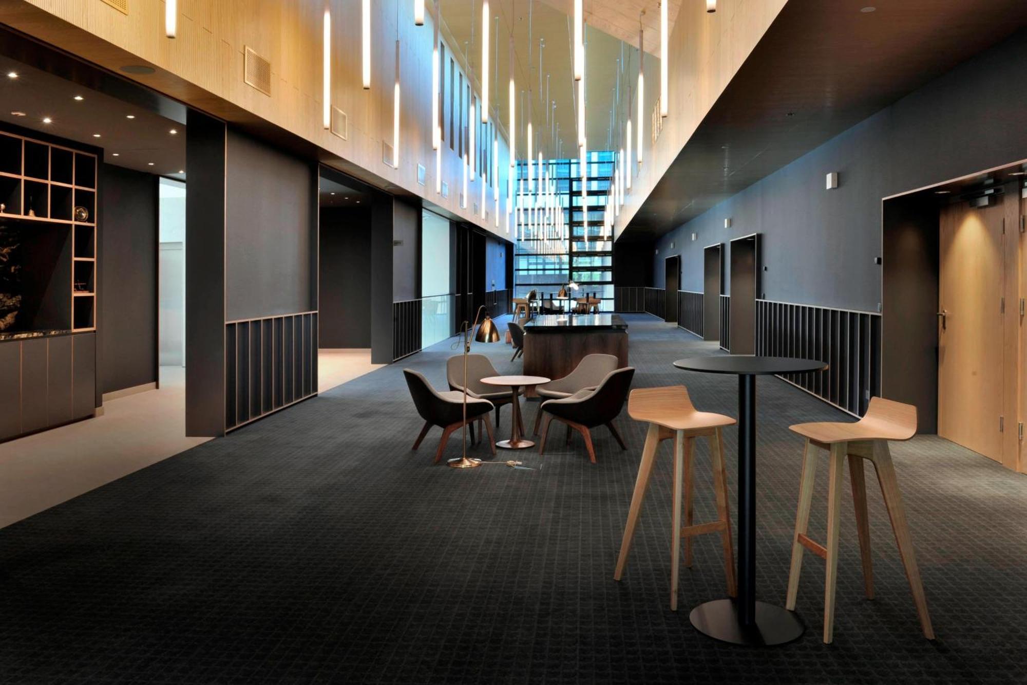Готель Courtyard By Marriott Waterfront 4*