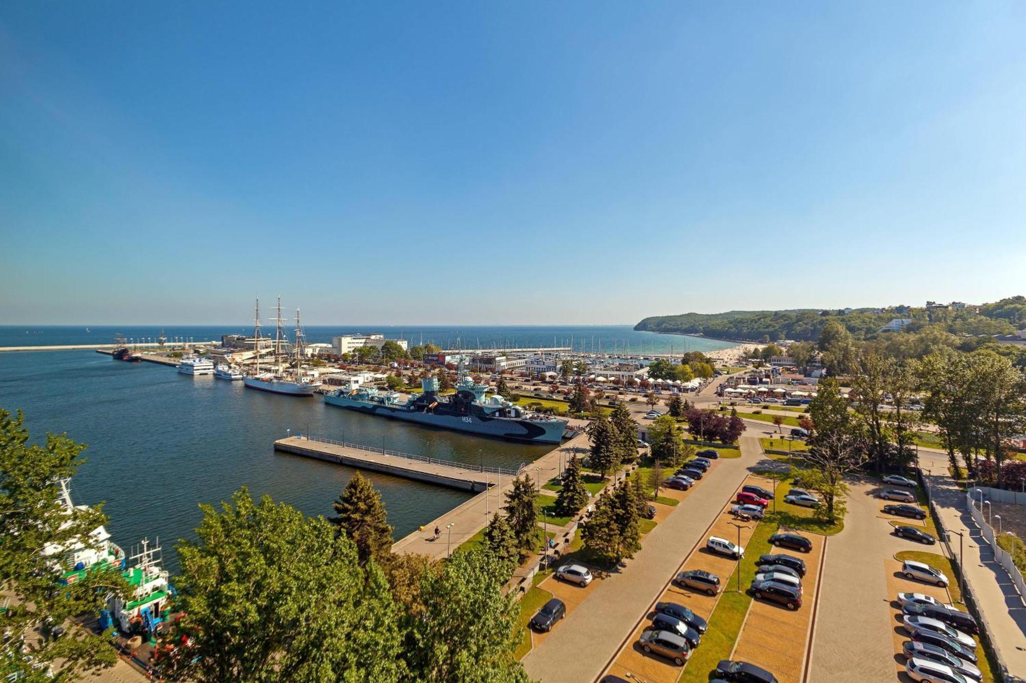 Готель Courtyard By Marriott Waterfront