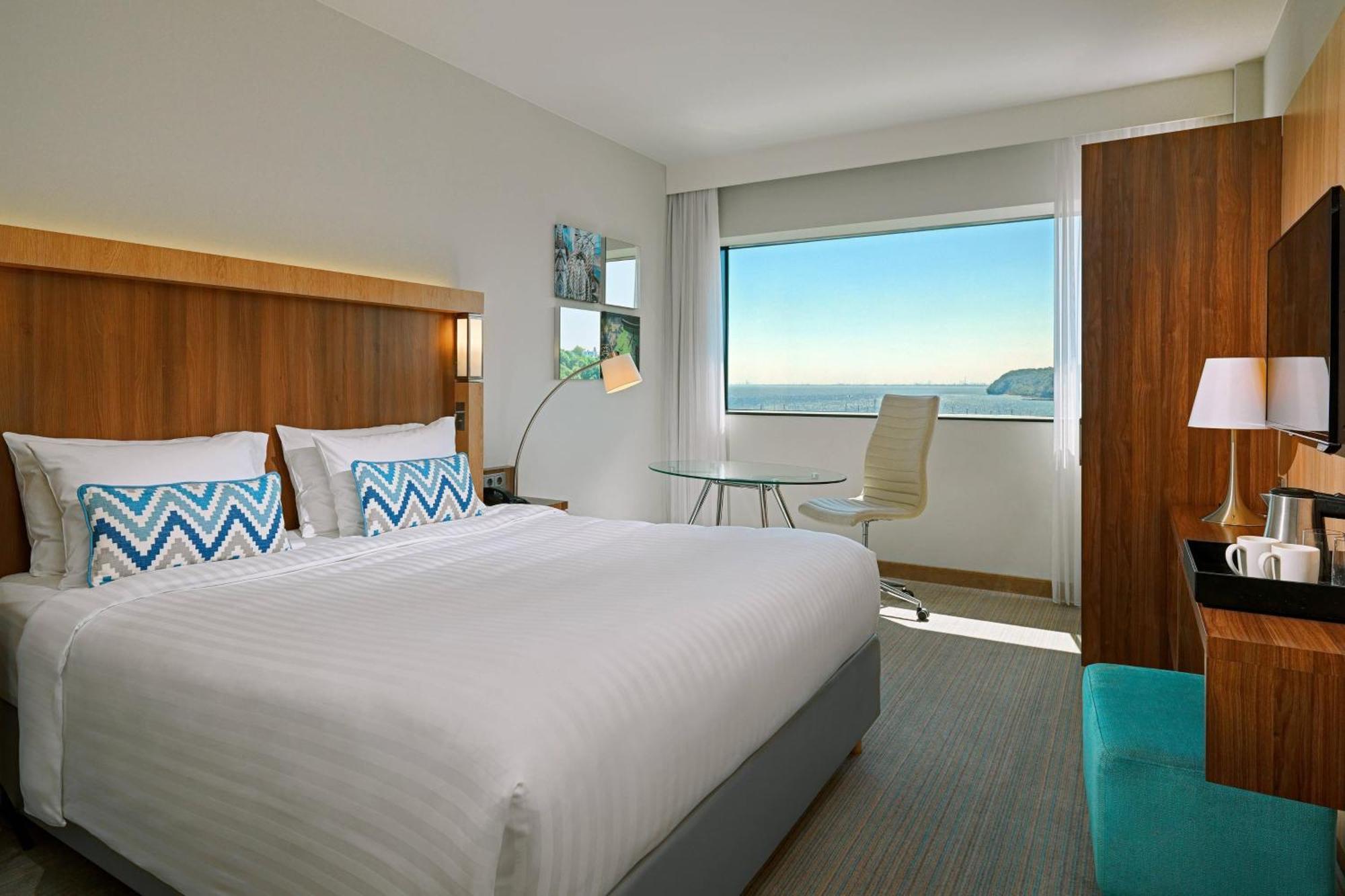 Courtyard By Marriott Waterfront Готель 4*